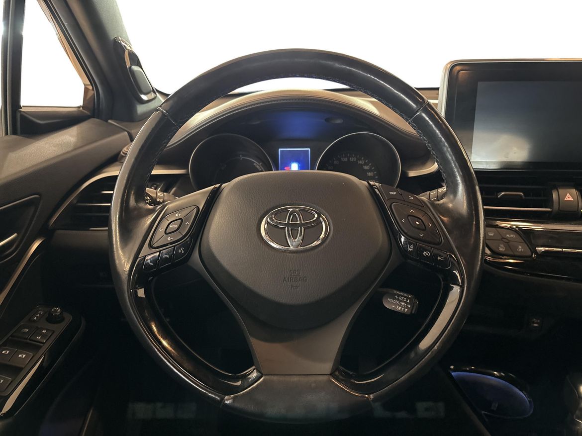 Toyota C-HR 2017 - miniatyr 9
