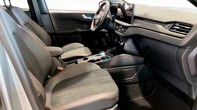 Bild 3 av Ford Kuga Plug-In Hybrid ST-Line X Black Edition PHEV 243hk DEMO