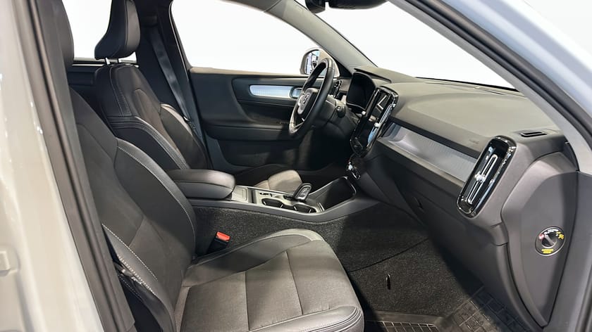 Bild 3 av Volvo XC40 D4 AWD Momentum Värmare Keyless