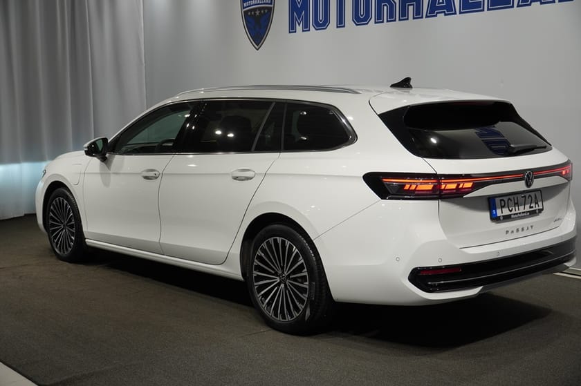 Bild 4 av Volkswagen Passat Variant eHybrid ELEGANCE 272 HK - PANO/DRAG/KAMERA MM!