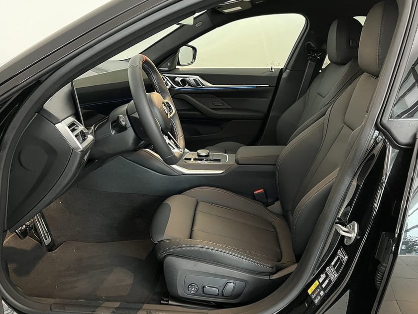 Bild 5 av BMW i4 M60 xDrive Gran Coupé M Sport H/K Dragkrok 20" Rattvärme