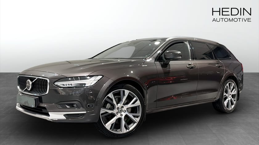 Bild 1 av Volvo V90 Cross Country B5 AWD Inscription B&W Drag Pano