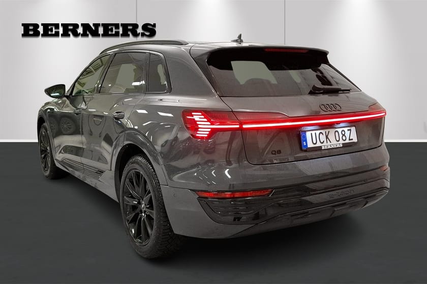 Bild 3 av Audi Q8 55 e-tron quattro / 4-zons / 20 TUM / Svart optik /