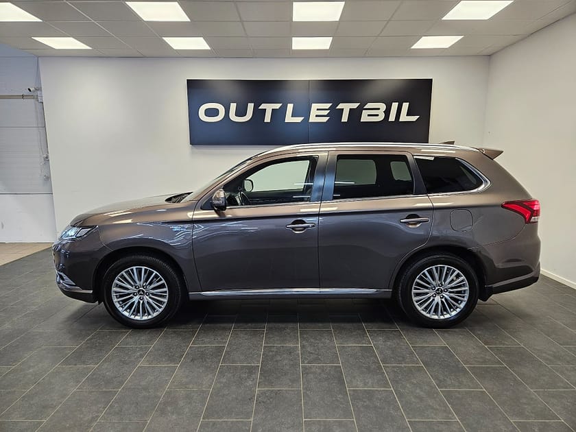 Bild 2 av Mitsubishi Outlander PHEV 224hk CVT Business Läder Backkamera Drag