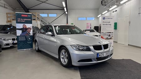 BMW 320i Sedan
