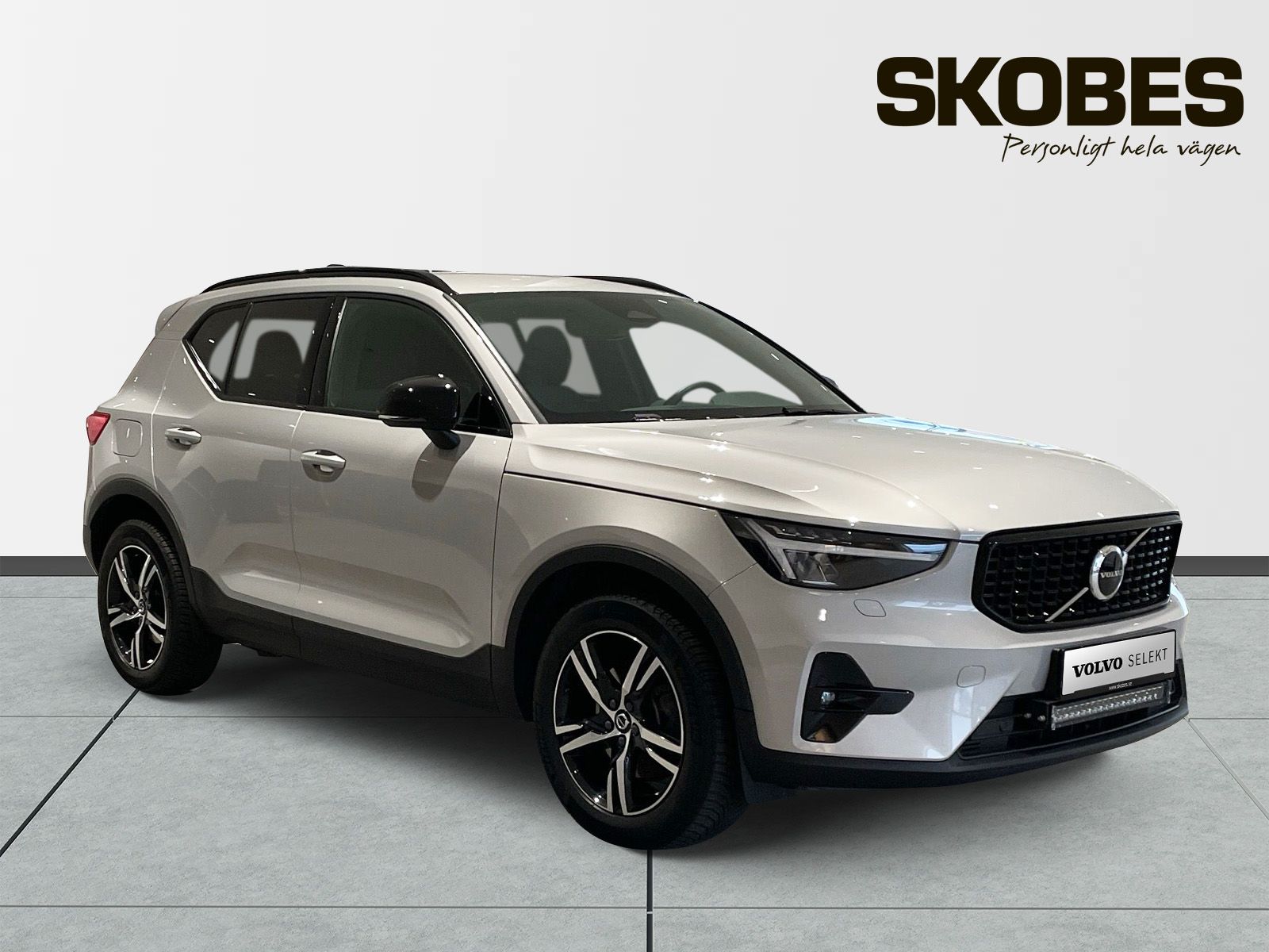 Volvo XC40 B4 FWD Bensin Plus Dark