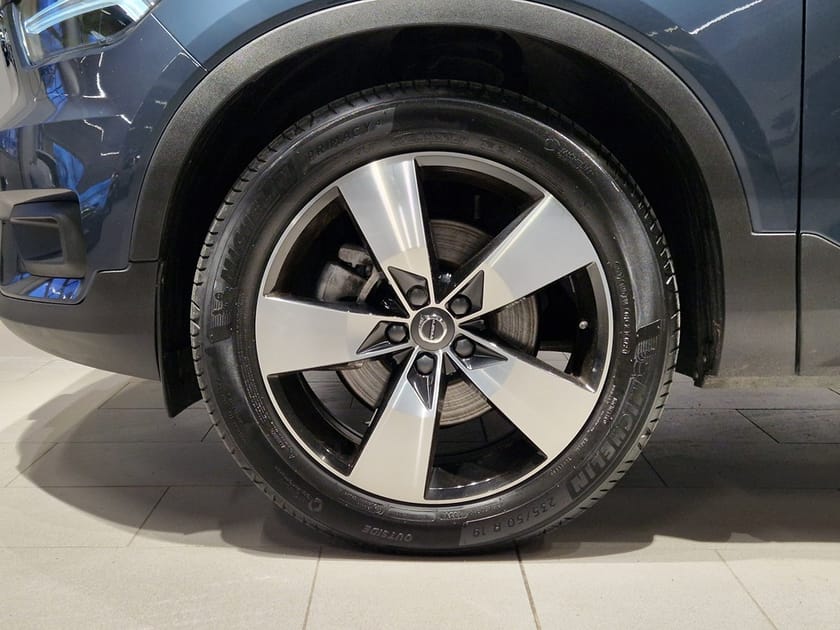 Bild 5 av Volvo XC40 B4 DCT, 197HK MOMENTUM | AUT / NAVI / DRAG