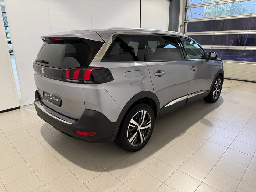 Bilde 3 av Peugeot 5008 7-Seater Allure 1.2 PureTech / ADAPTIVE CRUISE / 7-SETER
