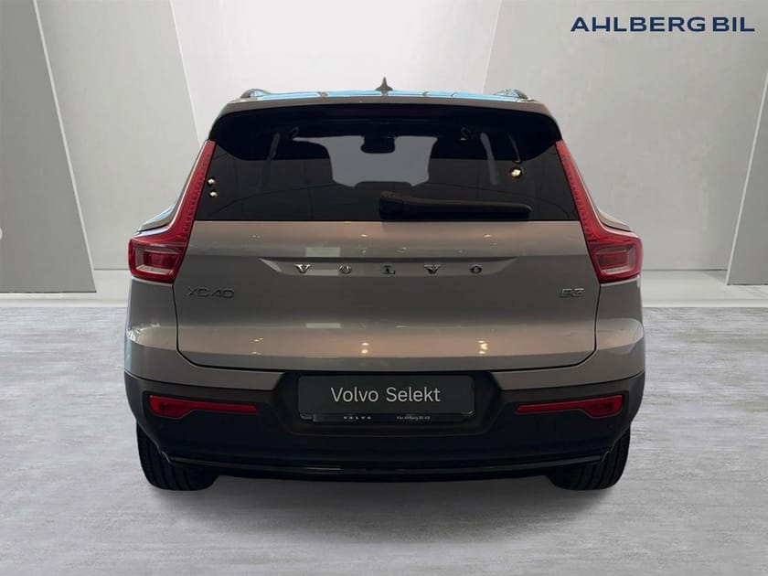 Bild 4 av Volvo XC40 B3 FWD Bensin Plus Dark, Tonade Rutor,  Klimatpaket,  Parkeringskamera bak