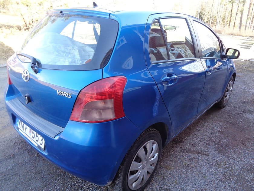 Bild 3 av Toyota Yaris 5D 1.3 VVT-i NYBES U.A./NYSERV/14600 MIL/MV/FINANS/INBY