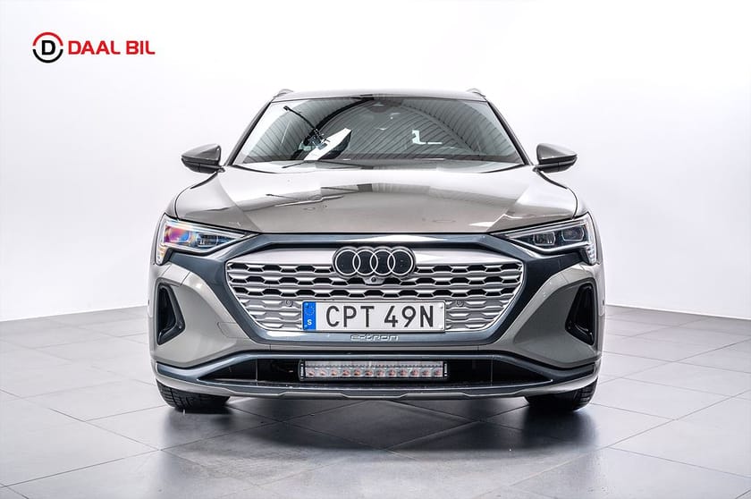 Bild 3 av Audi Q8 55 e-tron quattro 408HK PROLINE DRAG P-VÄRM B-KAMERA