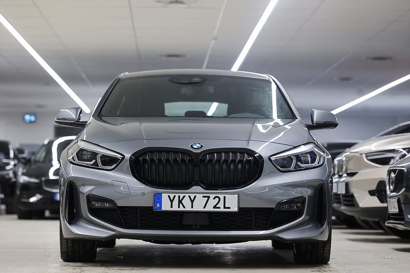 Bild 5 av BMW 118i 136hk M Sport Shadow PDC CarPlay Navi