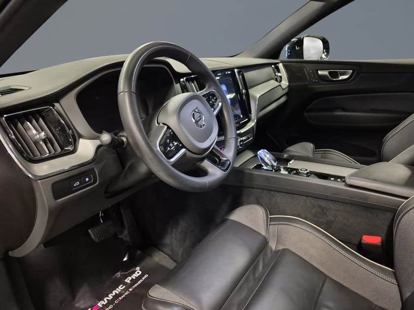 Bild 4 av Volvo XC60 Recharge T6 AWD Ultimate Dark//Dragkrok//