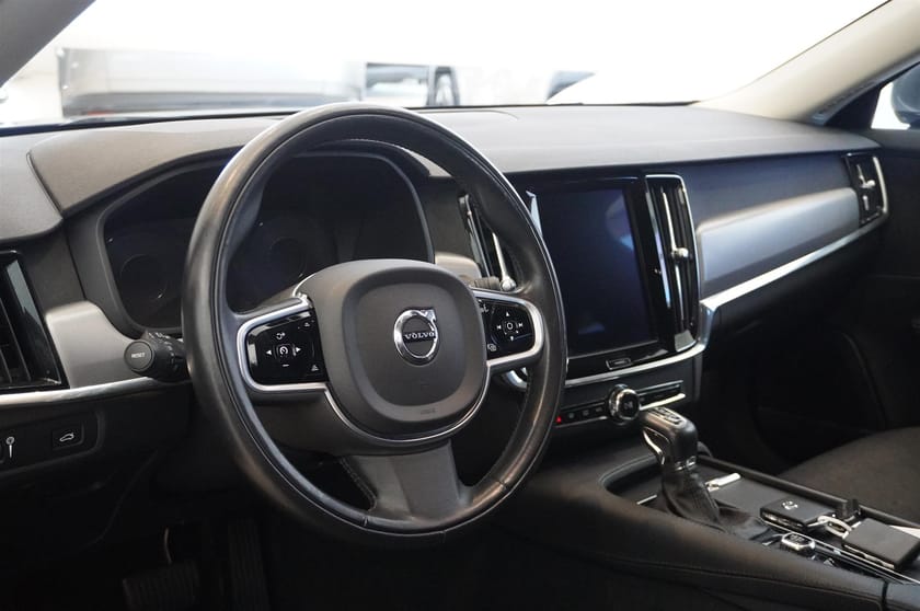 Bild 2 av Volvo V90 D3 150hk Momentum Drag Aut Värmare VoC PDC