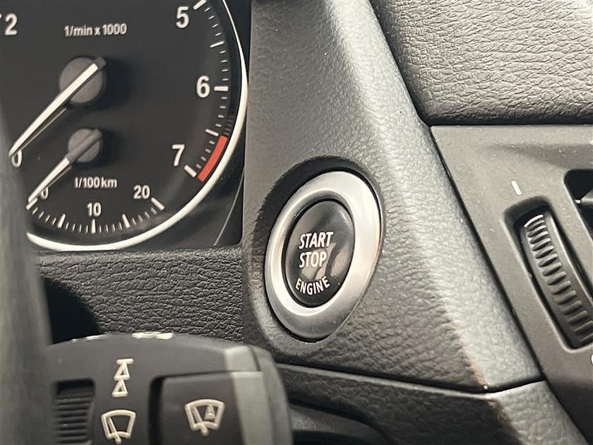 Bild 5 av BMW X1 sDrive18i 150hk Drag PDC M-Värme Fullservad Radio Pro