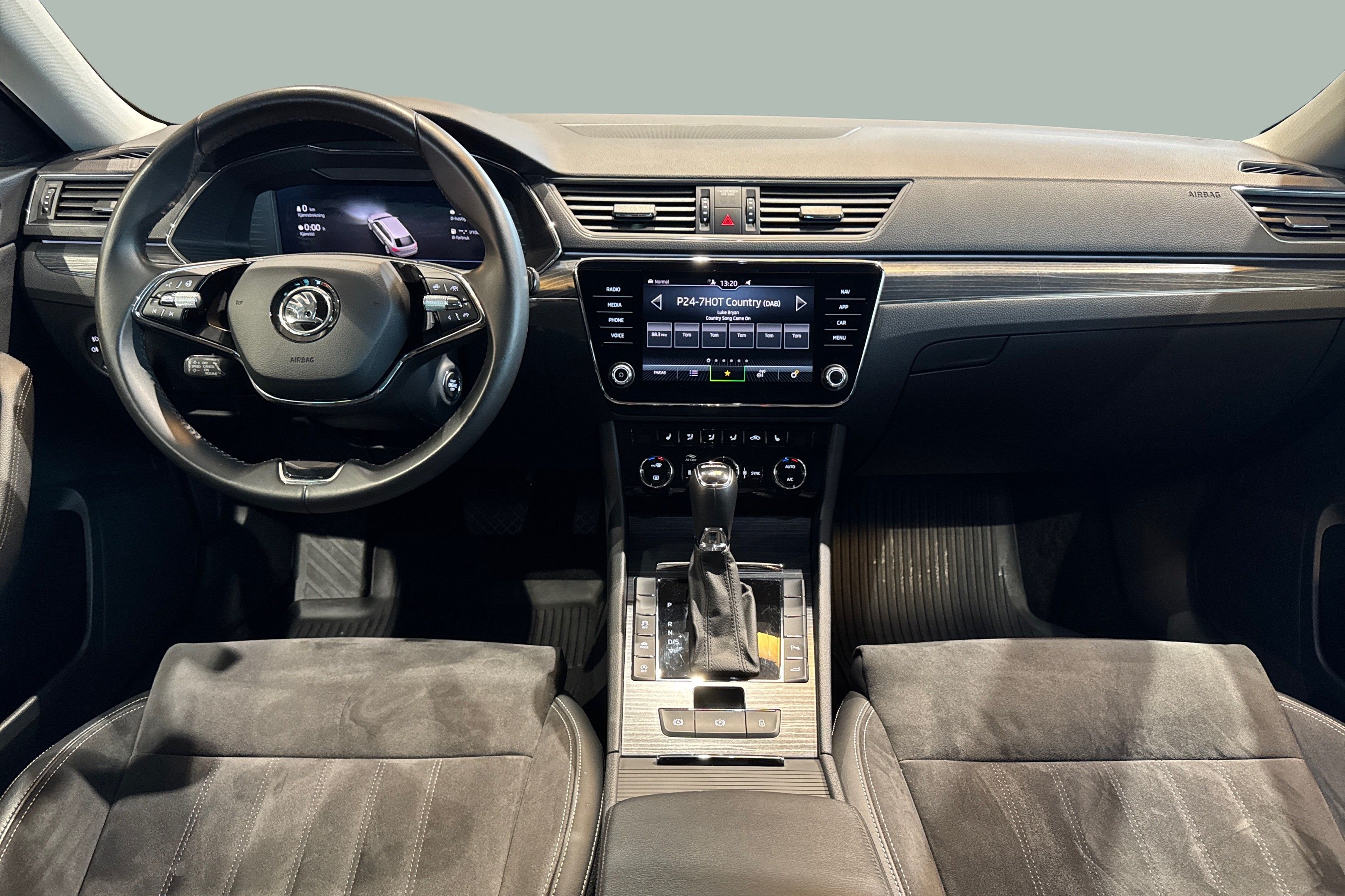 Thumnail bilde 3 av Škoda Superb Stasjonsvogn