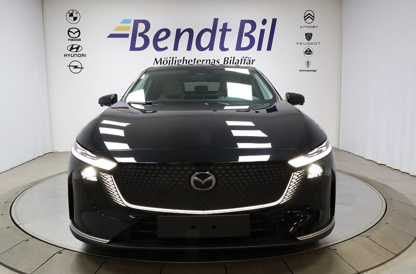 Bild 2 av Mazda 6e Standard Range 68.8kWh Takumi/ Beige klädsel/ Glastak /Adaptiv Farth.