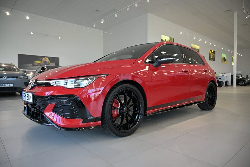 Bild 1 av Volkswagen Golf GTI Edition 50 325 hk **Performance Paket**