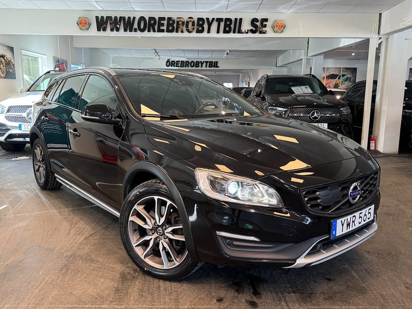 Bild 1 av Volvo V60 Cross Country D4 AWD Aut Classic Summum Drag Kamrem bytt Blis SE UTR