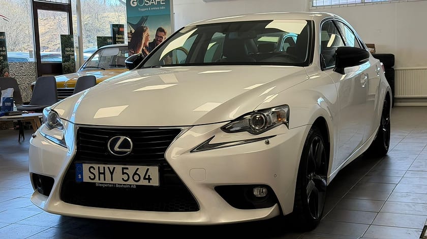 Bild 3 av Lexus IS 300h 2.5 CVT F Sport |Hybrid|Euro 6|Dragkrok|3,45%ränta