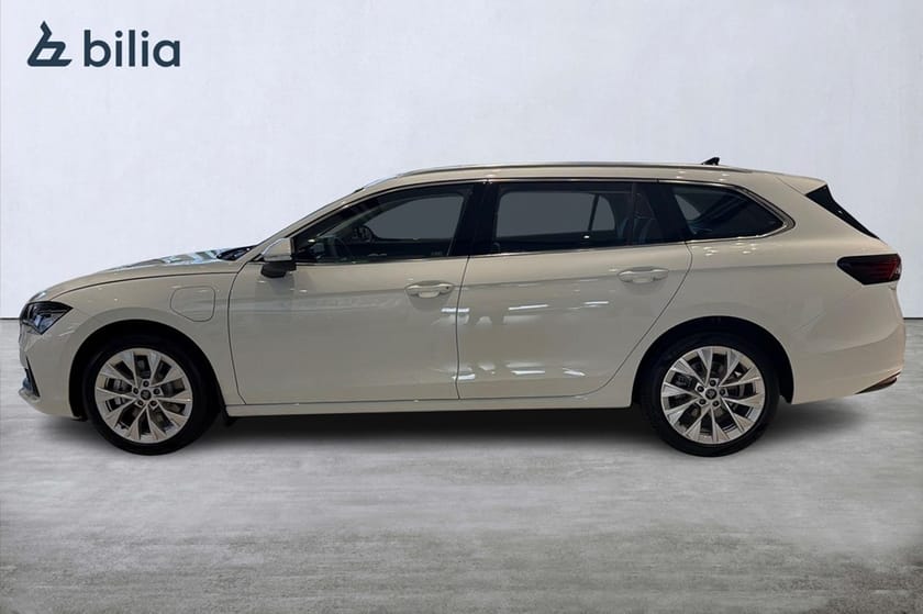 Bild 3 av Škoda Superb iV Kombi SELECTION 1,5TSI Pano,Drag 204HK