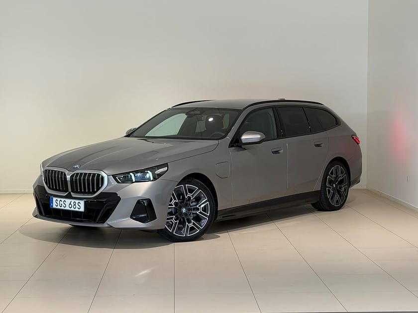 Bild 1 av BMW 530e xDrive Touring xDrive-M Sport Business Edition, Drag, Bowers & Wilkins