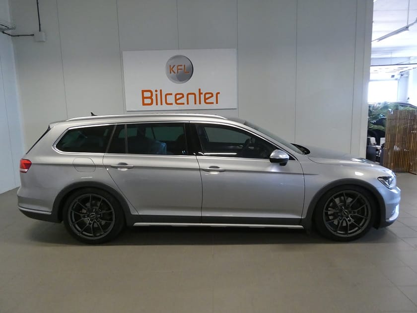 Bild 2 av Volkswagen Passat Alltrack 2.0 TDI 4M Cockpit-Drag-Värmare-Skinn-HUD-SoV