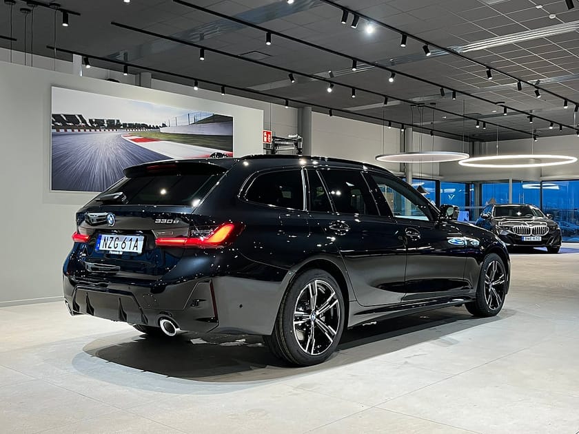Bild 4 av BMW 330e xDrive Touring M Sport Sportstolar Drag
