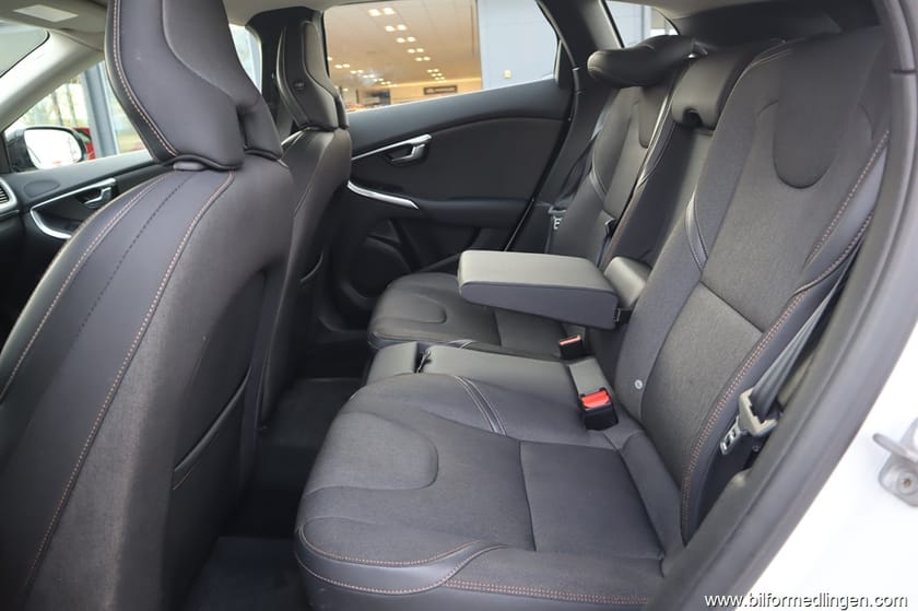 Bild 5 av Volvo V40 Cross Country D3 2.0 FWD 150hk Aut Momentum Drag Svensksåld