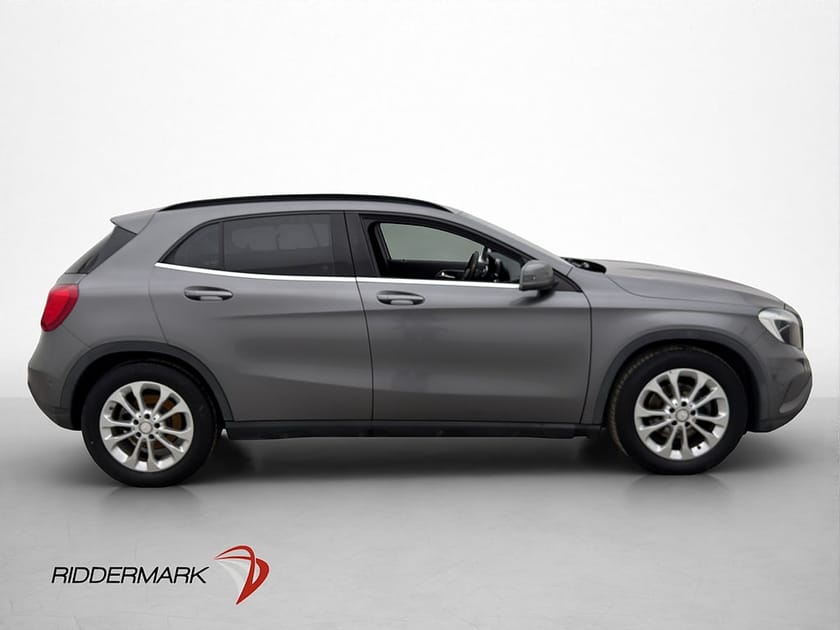 Bild 4 av Mercedes-Benz GLA 200 Style P-Sensorer Halvskinn Bluetooth