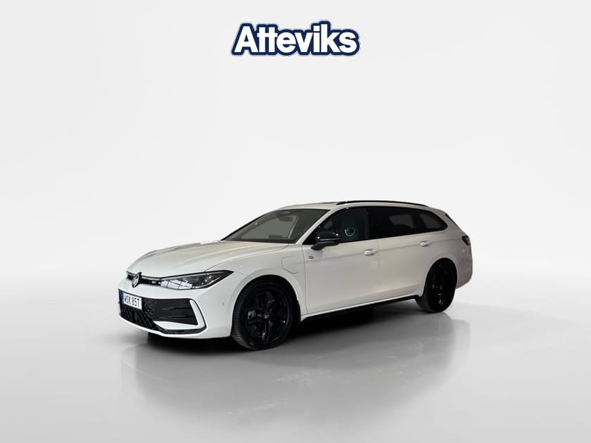 Bild 3 av Volkswagen Passat Variant eHybrid * NY * R-line | Dragkrok | panoramasoltak | Ehybri