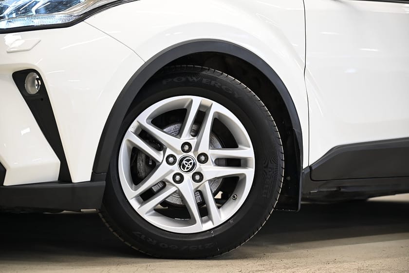 Bild 3 av Toyota C-HR Hybrid 122HK Active|Backkamera|LED|S&VHjul|EnÄgare|Moms