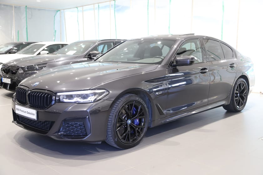 Bild 1 av BMW 545e xDrive Sedan M sport / H&K / Glas taklucka / Comfort Access