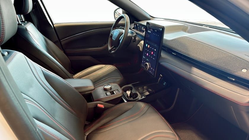 Bild 3 av Ford Mustang Mach-E Standard Range AWD 269hk | B&O | 360° | 19" | Carplay
