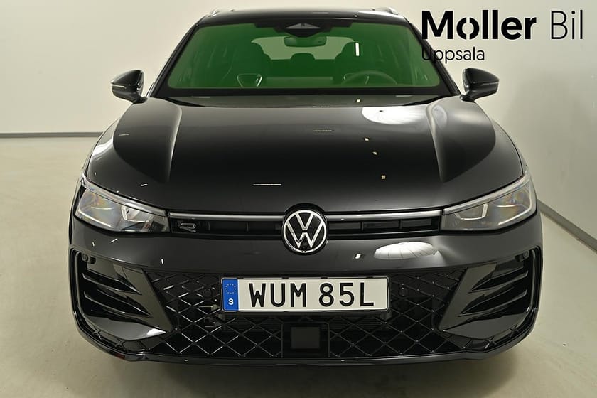 Bild 2 av Volkswagen Passat Variant eHybrid R-Line SWE Edition 272 hk DSG6