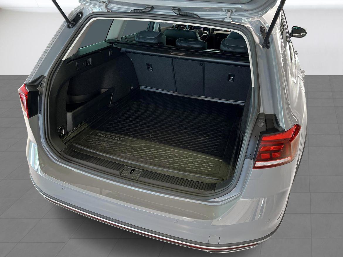 Volkswagen Passat 2023 - miniatyr 11