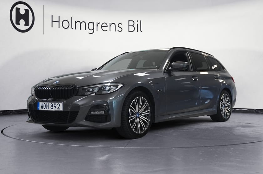 Bild 1 av BMW 330e xDrive Touring M-Sport Drag Kamera Rattvärme