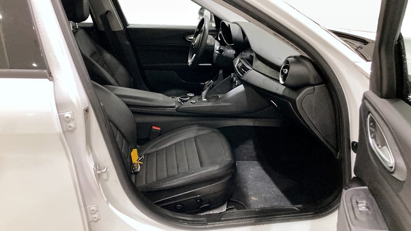 Bild 3 av Alfa Romeo Giulia 2.0 Turbo 16V | B-Kamera | 200hk