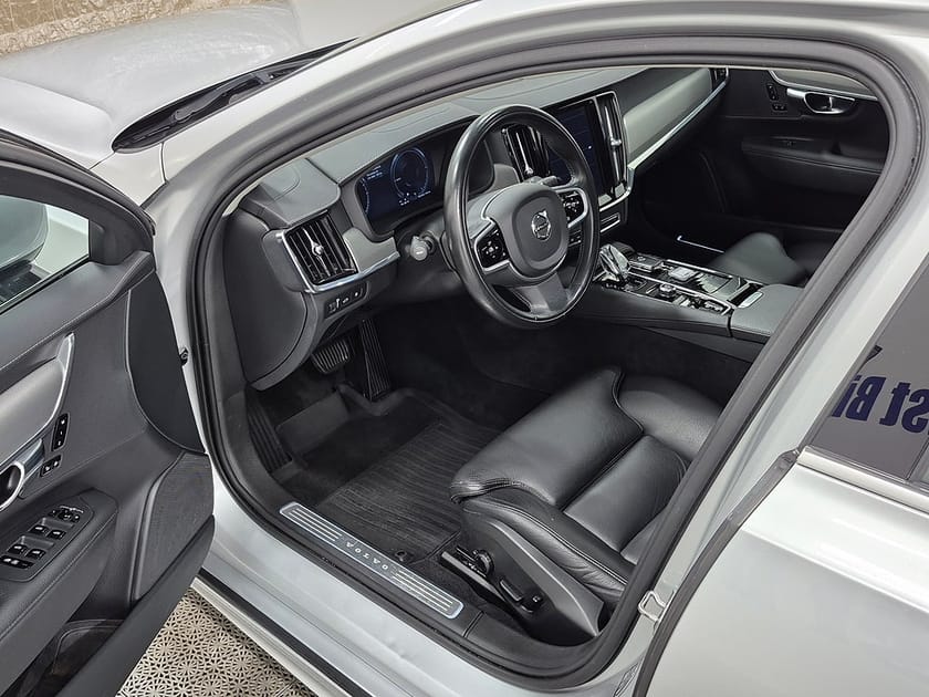 Bild 2 av Volvo V90 T8 Recharge Inscription plug in AWD 392HK 4x4 Läder