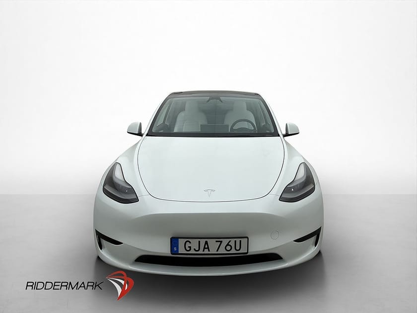 Bild 3 av Tesla Model Y Standard Range RWD Ljus Interiör Dragkrok