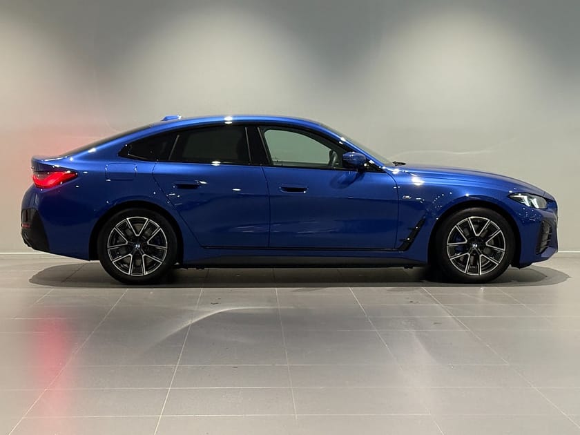 Bild 3 av BMW i4 eDrive40 Gran Coupé M Sport Innovation Drag Comfortpkt Adpt Farth