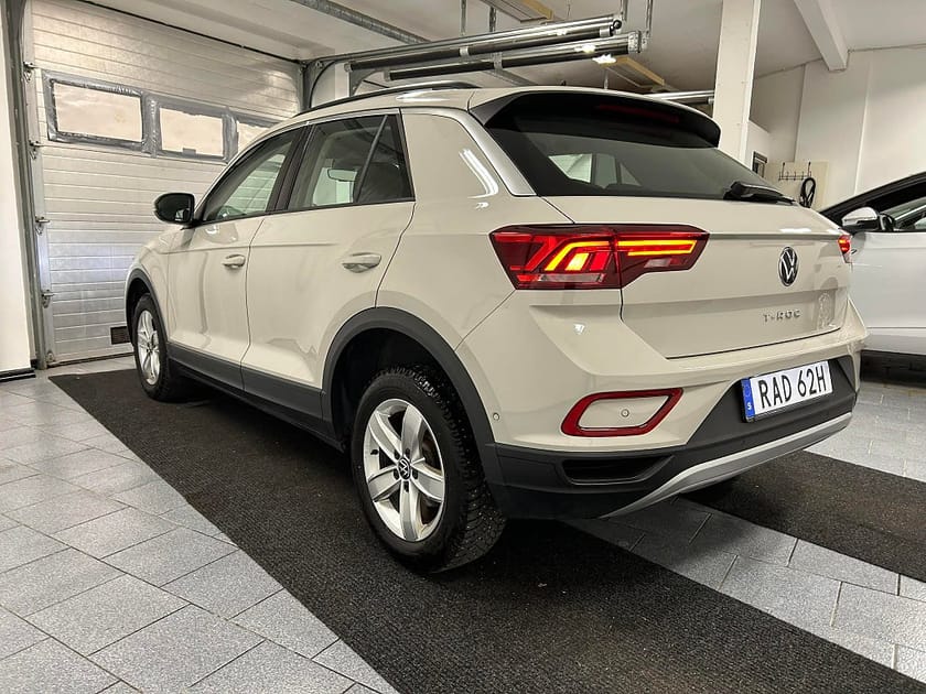 Bild 4 av Volkswagen T-Roc 1.0 TSI 110 hk OPF Base Euro 6 S/V hjul MOMS Carplay