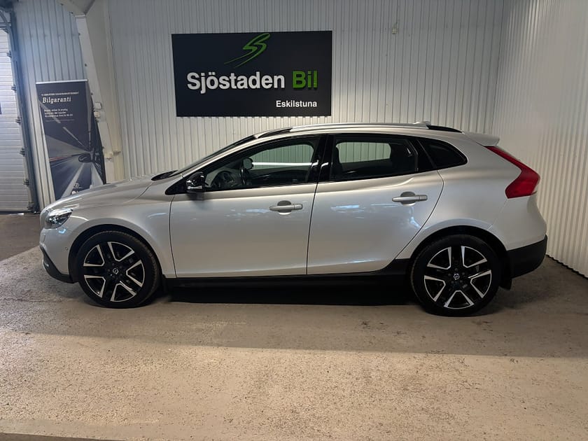 Bild 2 av Volvo V40 Cross Country D2 Powershift Momentum Drag Navi Bluetooth