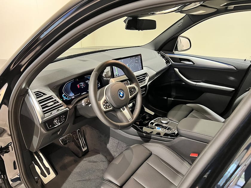 Bild 3 av BMW iX3 M-Sport, Drag, Panorama, Navi, Adpt Fart, Elstolar
