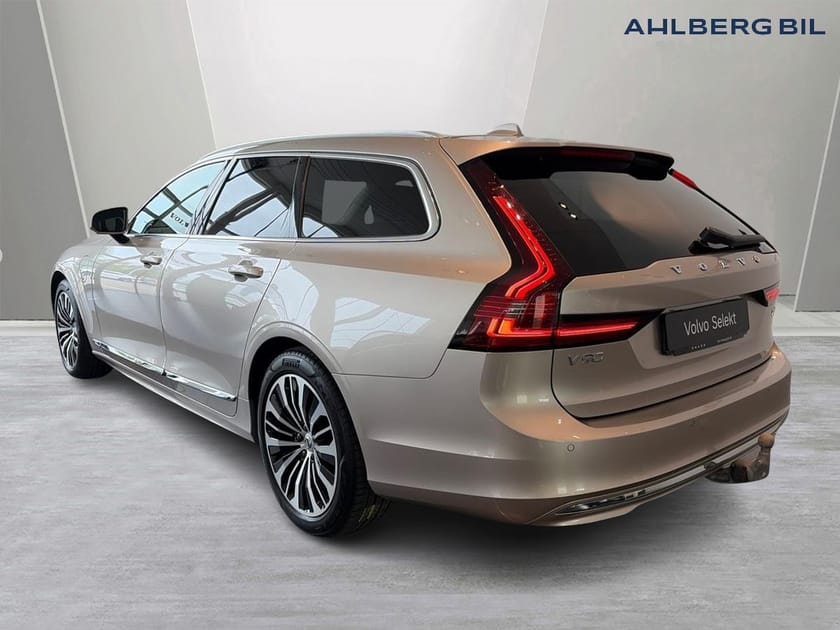 Bild 3 av Volvo V90 T6 Core Edition II. Backkamera, Drag, Navi, Adaptiv farthållare, Tonaderutor