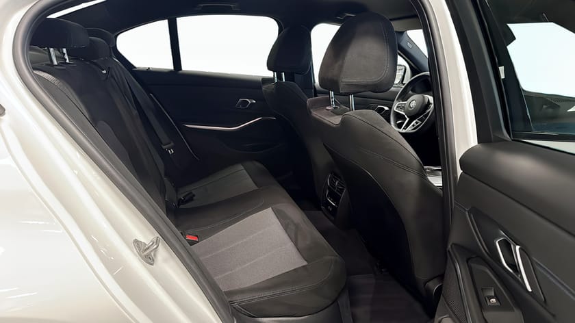 Bild 5 av BMW 320i xDrive Sedan M Sport Rattvärme Tonat Drag