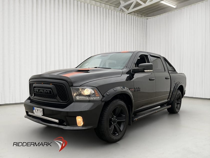 Bild 3 av RAM 1500 Crew Cab Sport 5.7 4x4 Drag Luft Taklucka Alpine Skinn MOMS
