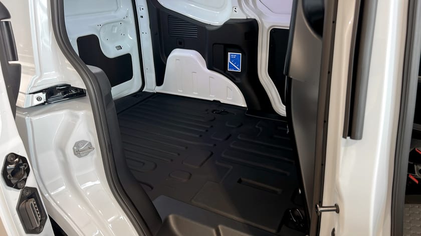 Bild 5 av Ford E-Transit Courier LIMITED SKÅP 136 A FWD