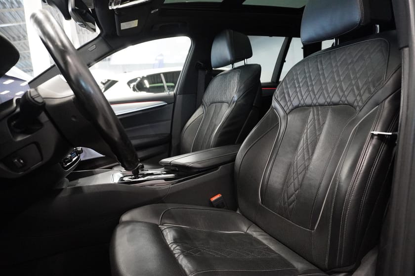 Bild 3 av BMW 540i xDrive Touring M-Sport Navi Innovation Komfortstol DAP B W