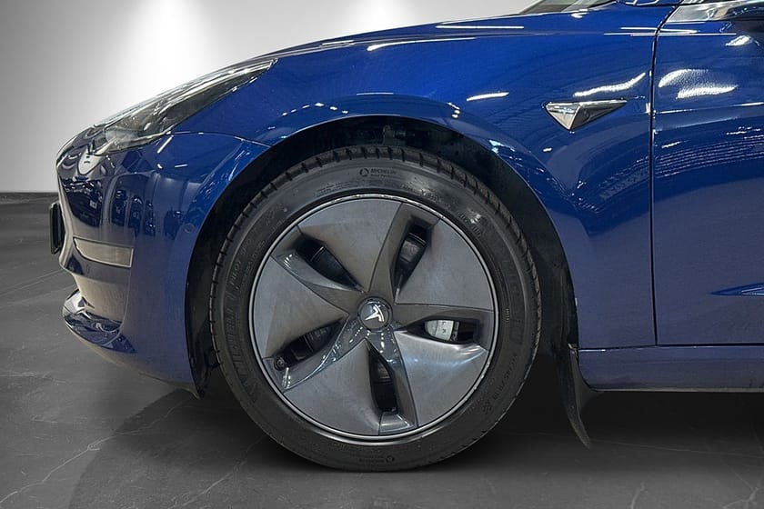 Bild 2 av Tesla Model 3 Standard Range Plus 306hk - Autopilot - Premium - Pano
